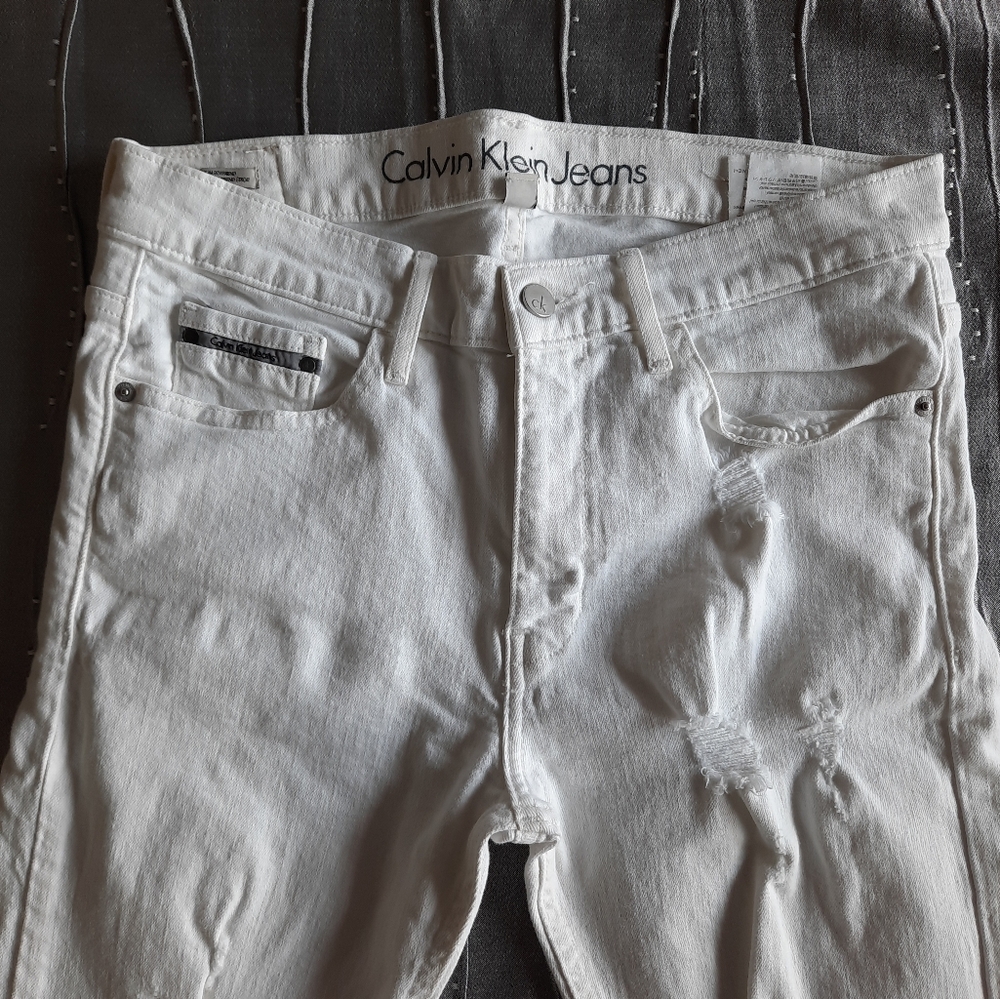 Calvin Klein White Jeans Sz 29 Slim Boyfriend Midrise Straight Leg Distressed - Picture 2 of 16